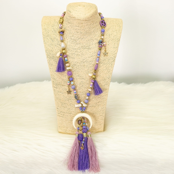 Długi naszyjnik w stylu boho korale księżyc z chwostami lila