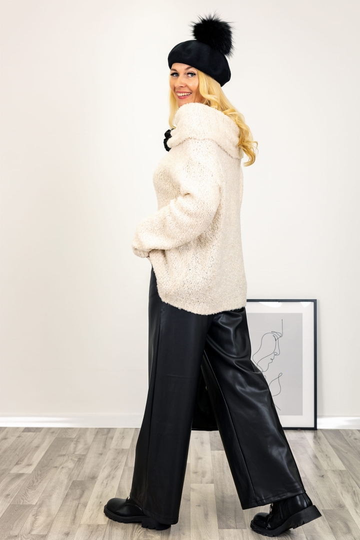 Modny sweter Celiera oversize w jasnym odcieniu beżu