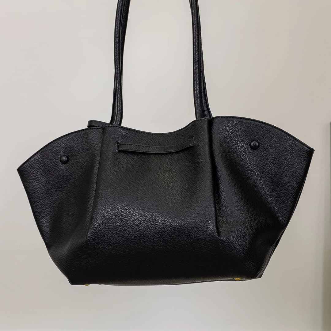 Czarny shopper z ekoskóry, Loanoa. Duża torba, bez suwaka.