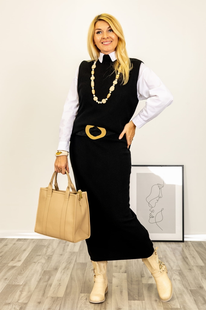 Spódnica na co dzień, elastyczna i ciepła. Prosta spódnica dzianinowa z gumką, komfortowa w noszeniu.