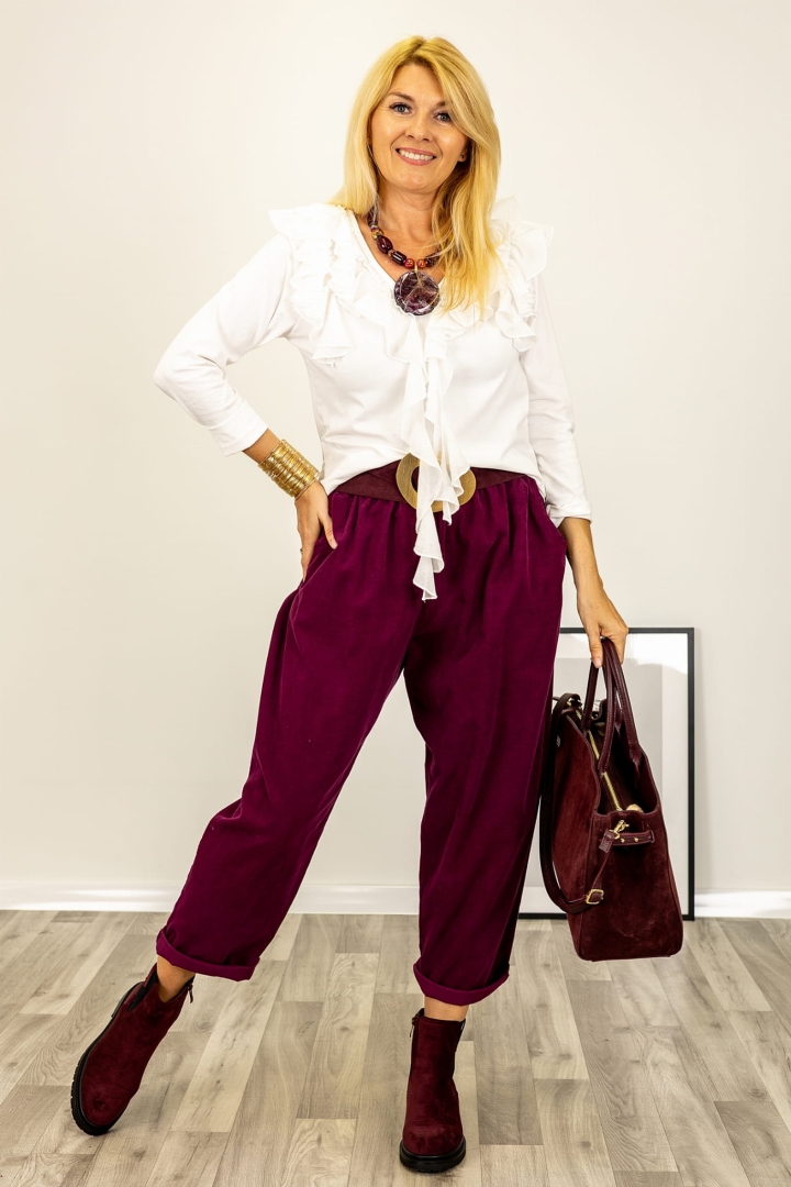 Modna bluzka damska Casalanguida biała elegancka oversize z falbankami i długimi rękawami.