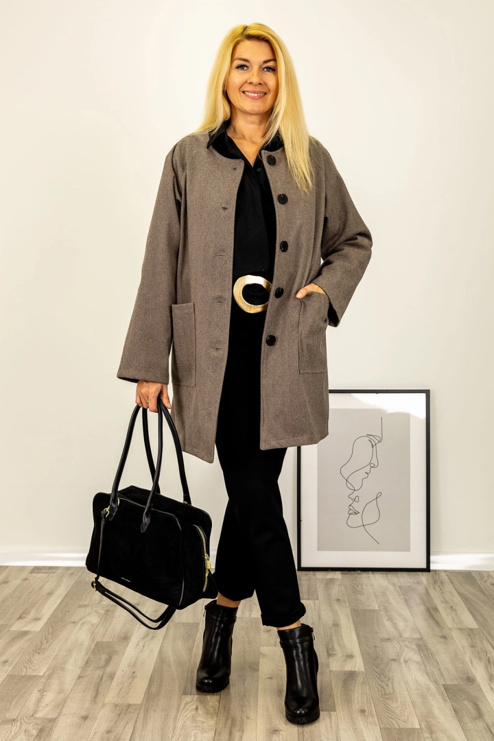 Płaszcz krótki Ceregnanoa brązowy w jodełkę z paskiem wiązanym i kieszeniami w stylu eleganckim Antaresa.