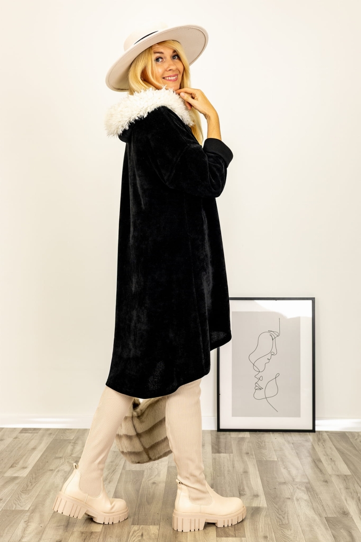 Sukienka Tolloa czarna oversize ocieplana z długim rękawem i barankiem