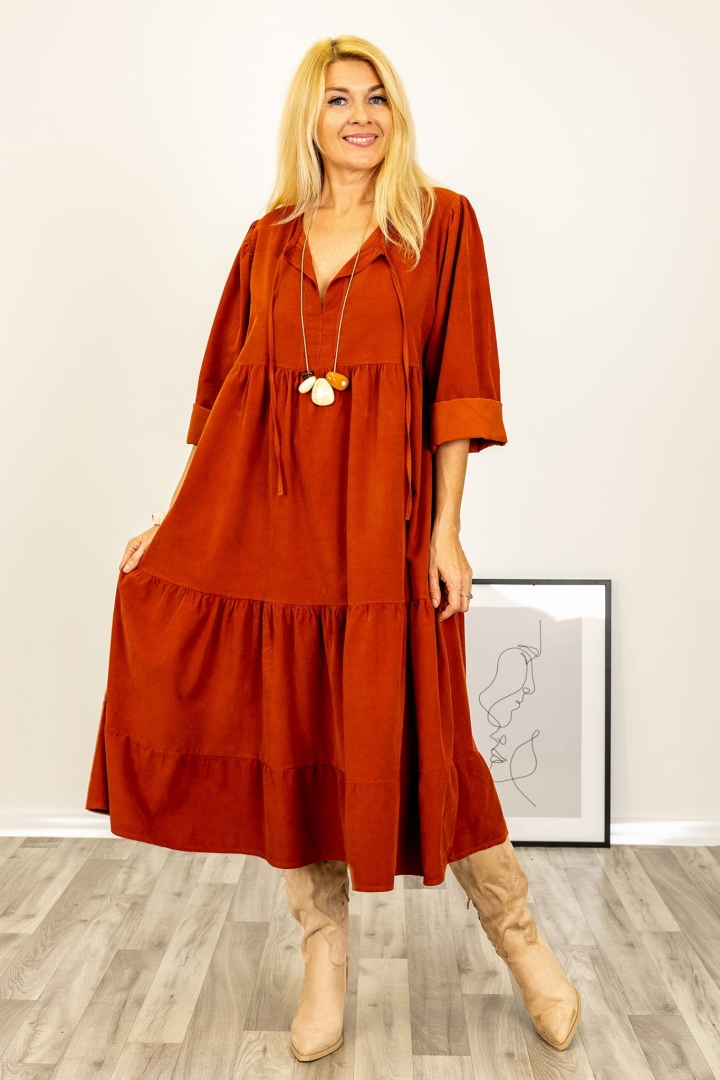 Modna sukienka Sanseveroa ruda midi z dekoltem V i falbanami w stylu boho Antaresa