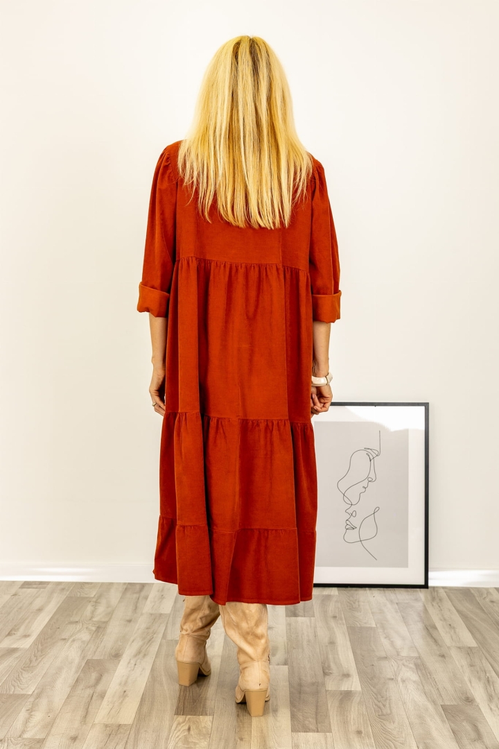 Elegancka sukienka Sanseveroa ruda midi z falbanami i naturalnej bawełny Antaresa