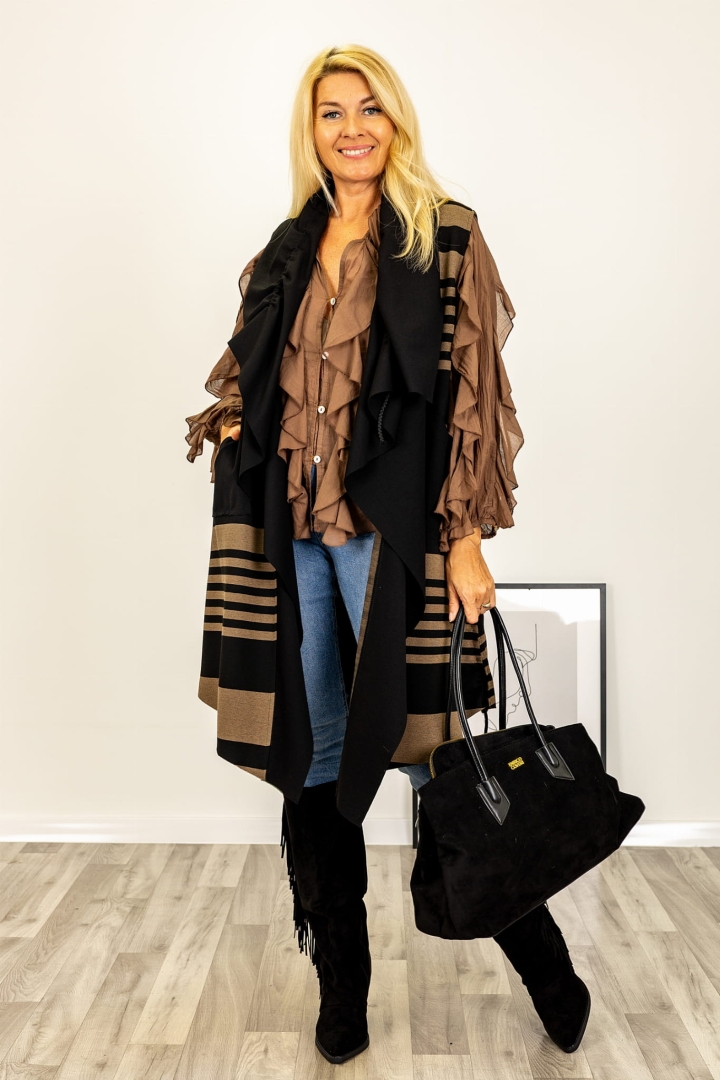 Kamizelka bezrękawnik czarno-camel z kieszeniami i ozdobnym kołnierzem.