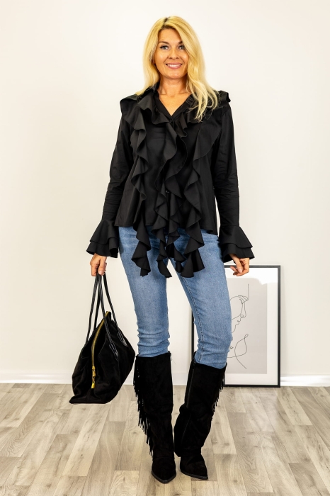 Czarna koszula Cremenaga z falbankami i dekoltem V.