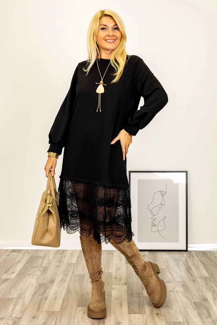 Sukienka Sancalogeroa czarna z koronkowym dołem i długimi rękawami