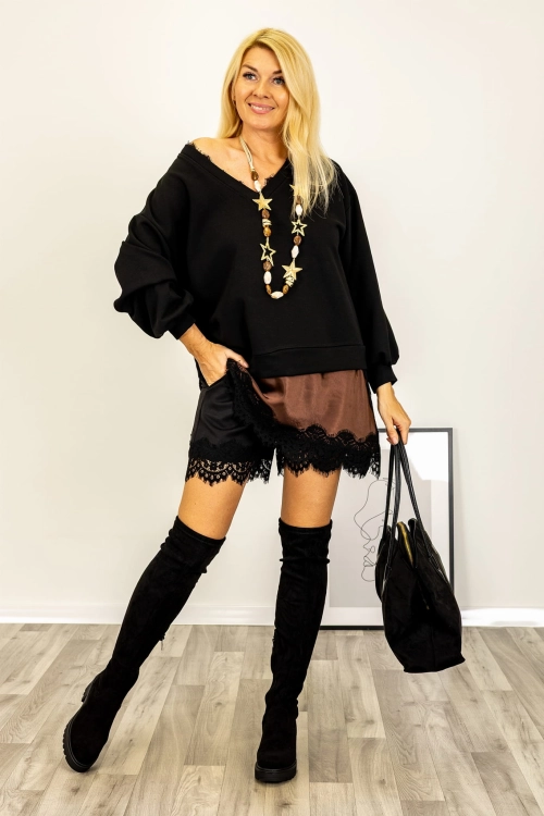 Modna czarna bluza damska oversize z brązową wstawką i koronką, idealna na jesień