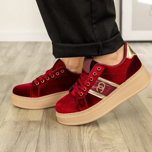 Bordowe sneakersy Crocefieschi welurowe ze złotymi zdobieniami na platformie