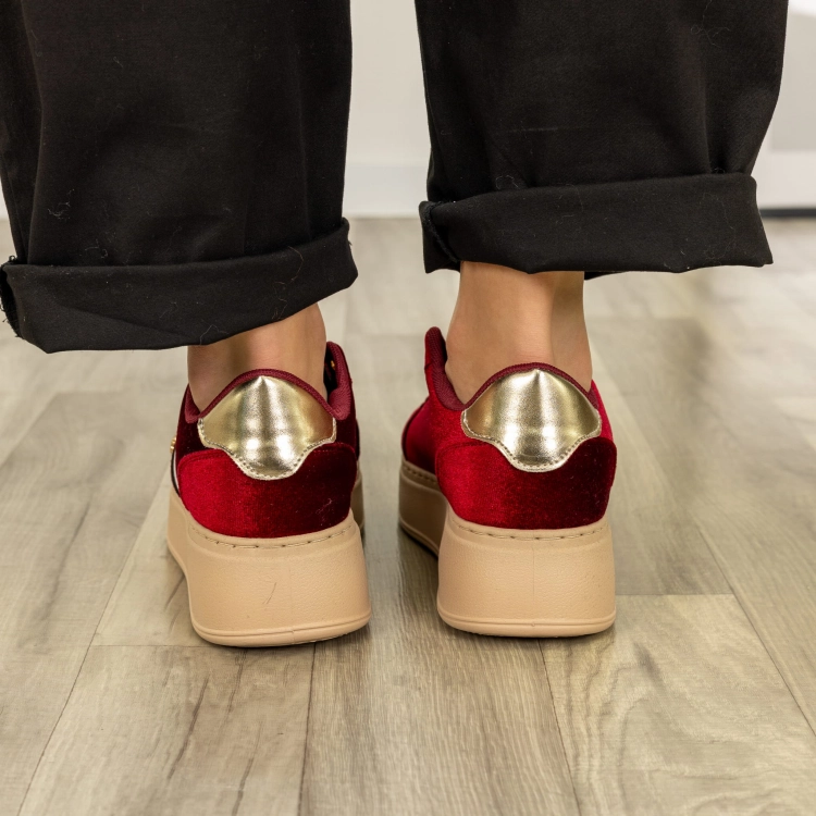 Sneakersy Crocefieschi bordowe na platformie z eleganckimi detalami w casualowym stylu