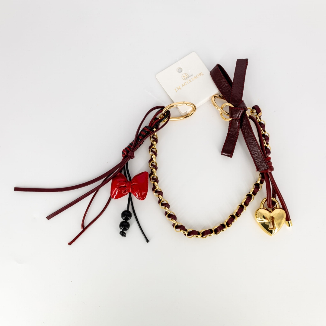 Włoska przypinka dekoracyjna w kolorze bordo.