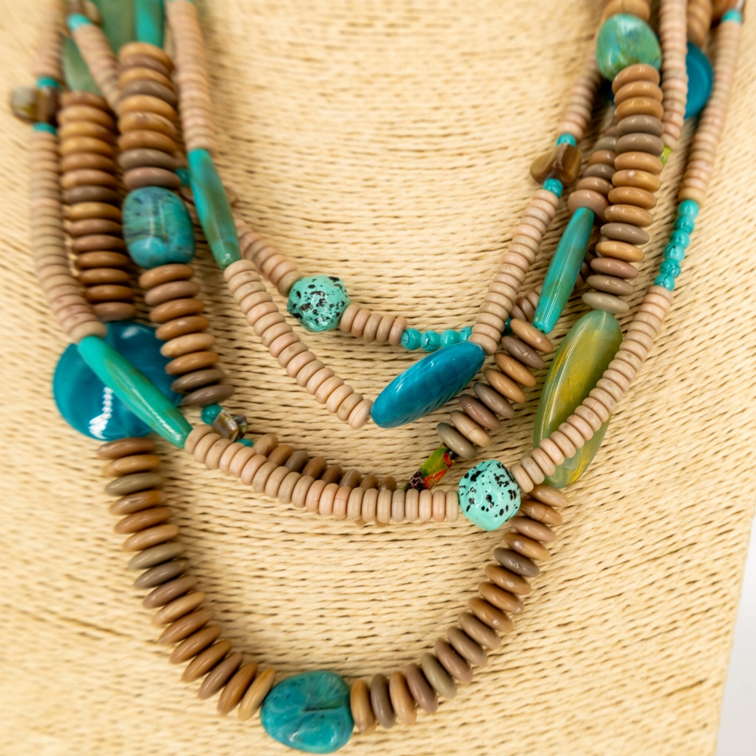 Naszyjnik dekoracyjny wielorzędowy.