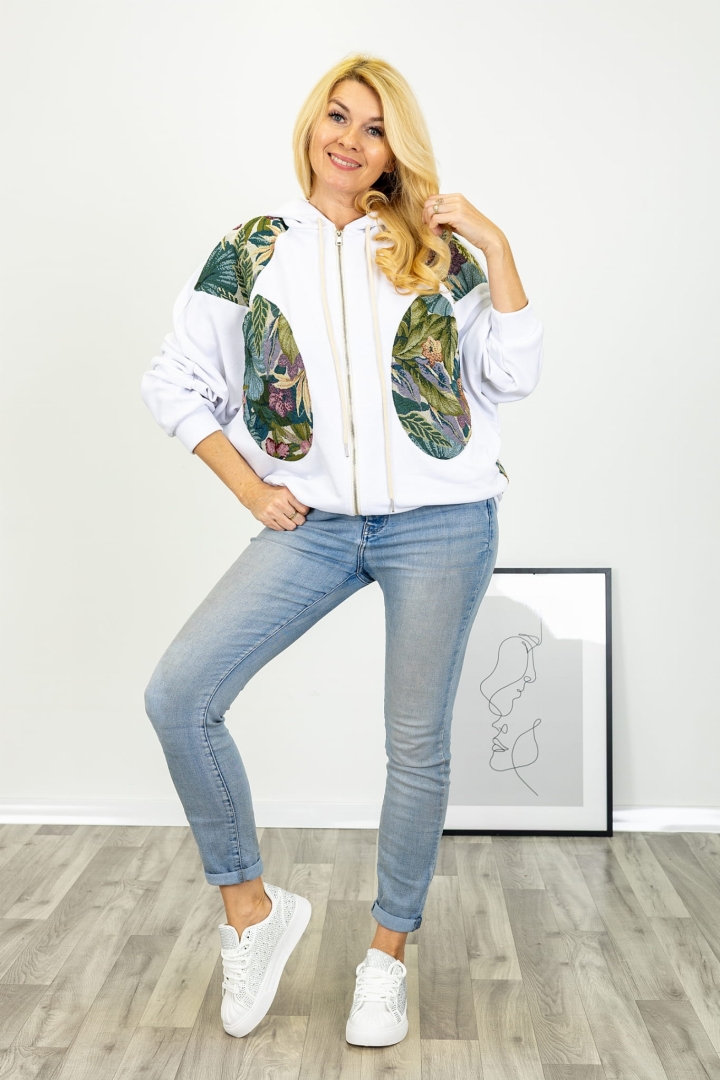 Bluza Pinasca biała zasuwana na zamek z kontrastowymi panelami florystycznymi i miękką dzianiną