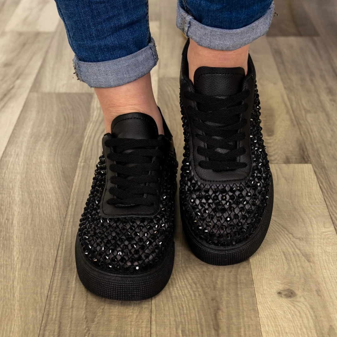 Sneakersy Piobesi czarne na płaskiej podeszwie z błyszczącymi zdobieniami w postaci cyrkoni