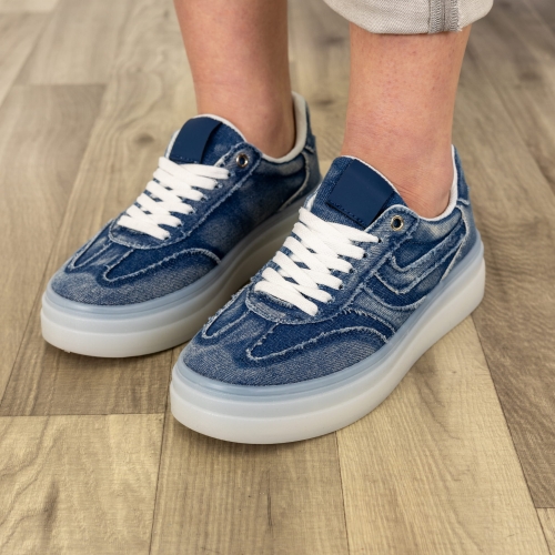 Sneakersy Garzigliana jeansowe ciemne z grubą gumową podeszwą w sportowym fasonie marki Antaresa
