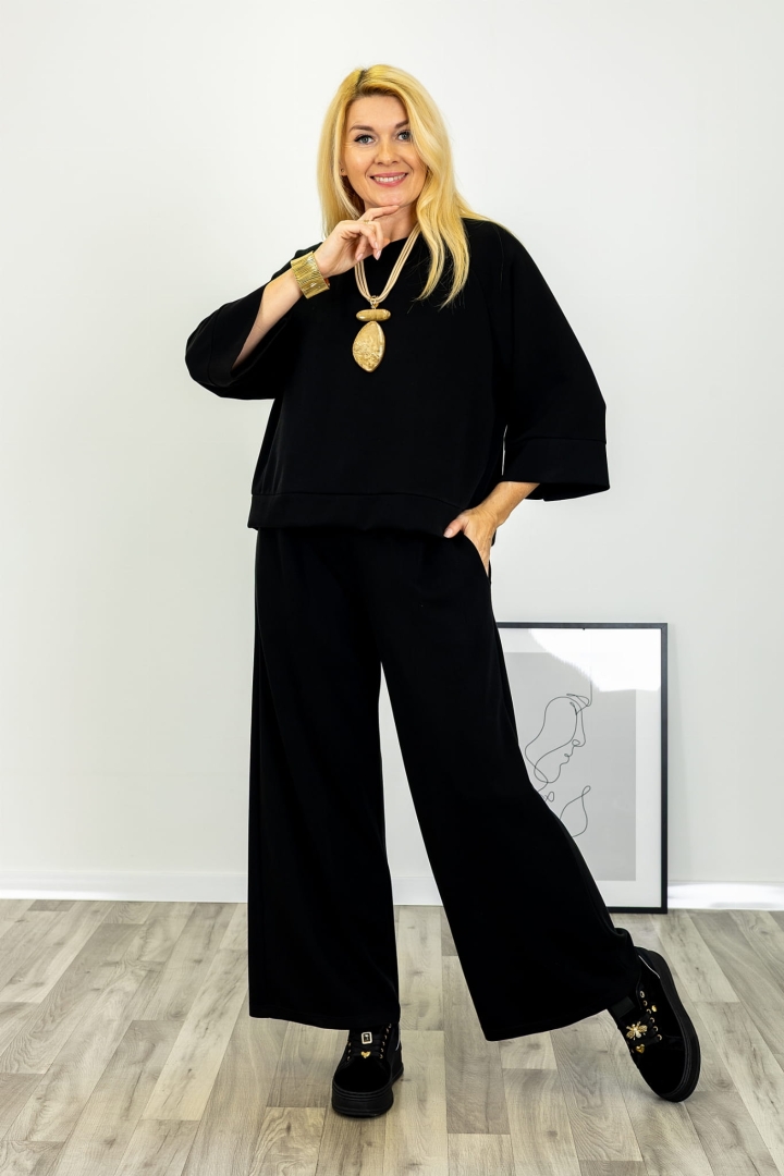 bluzka Sannita czarna z materiału masełko o luźnym kroju