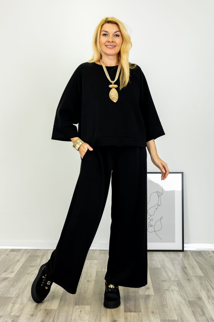 gładka casualowa bluzka Sannita czarna o swobodnym fasonie