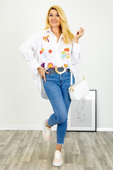 Koszula klasyczna Cittadicastello biała na guziki z kołnierzykiem i abstrakcyjnym wzorem marki Antaresa