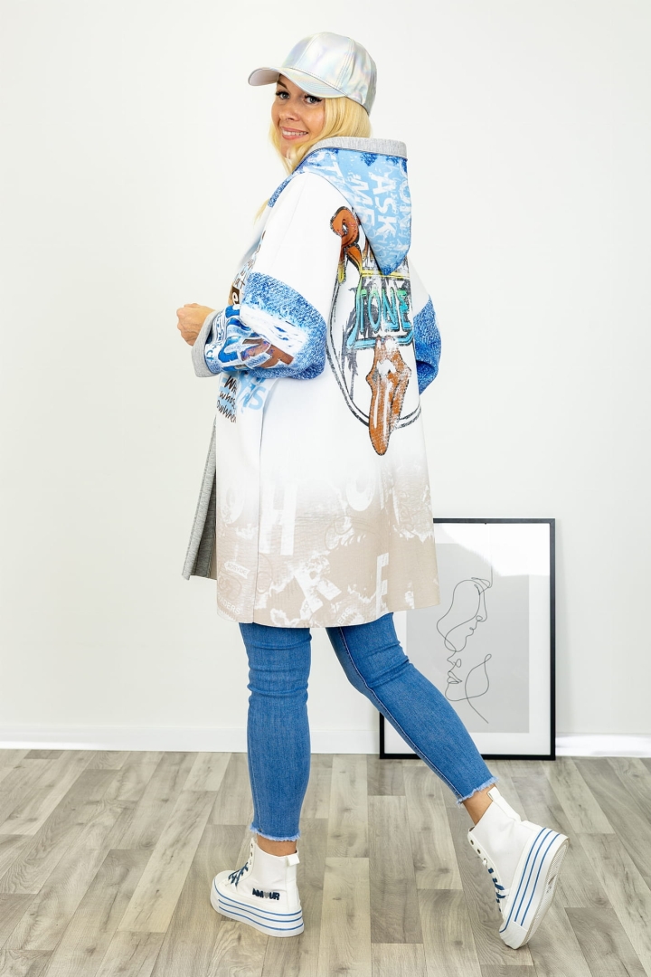 Kurtka Tonara w kolorze ecru z luźnym fasonem kapturem kieszeniami bocznymi i graficznym nadrukiem rock  Antaresa