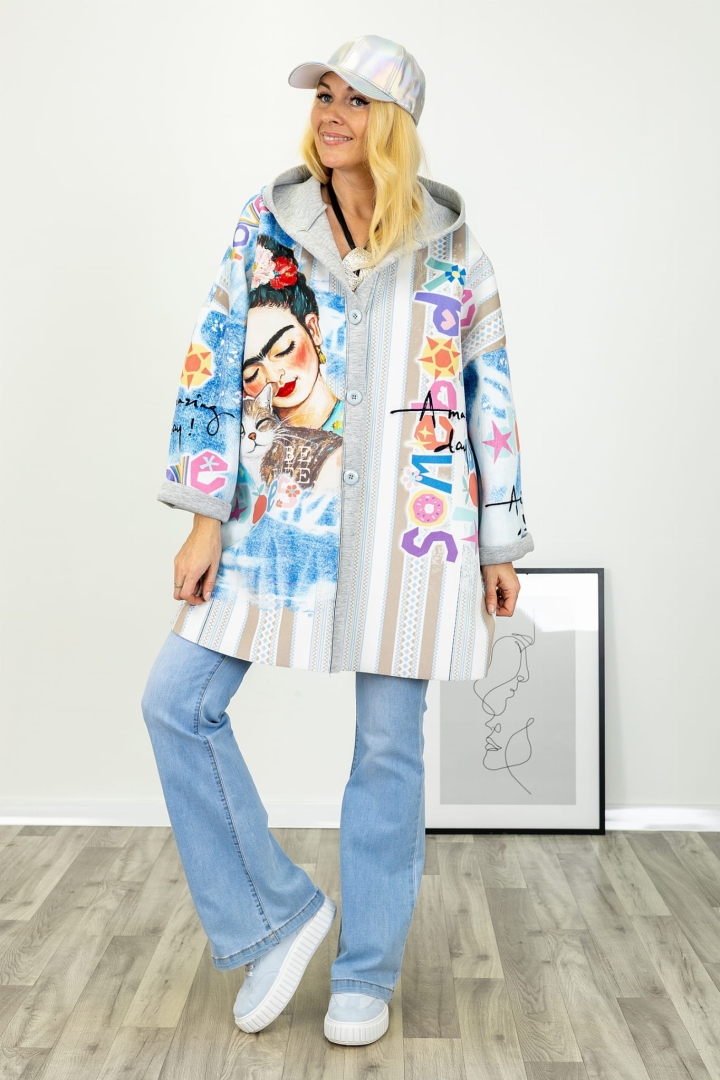 Kurtka oversize z kapturem i kieszeniami kolorowy nadruk Tonara ecru kobieta z kotem
