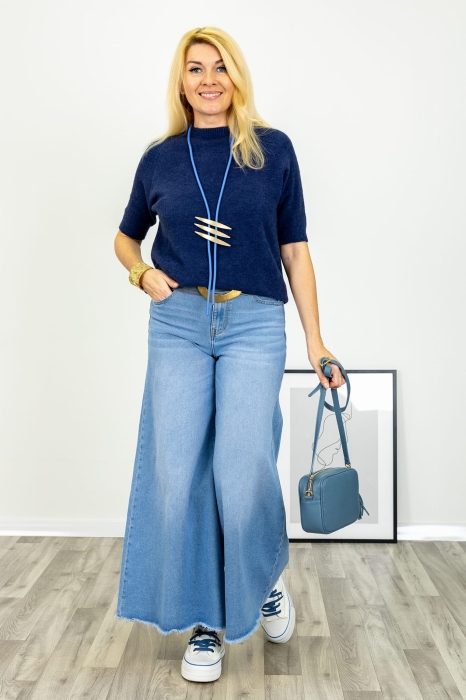 Jeansy dzwony Bonagia ze strzępioną nogawką niebieskie z rozszerzaną nogawką marki Antaresa