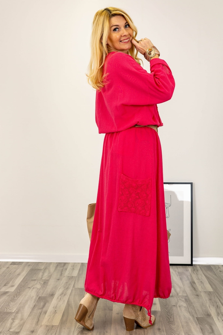 Fuksjowa tunika Acquavivaplatani o luźnym kroju z ażurowymi wstawkami asymetryczna z rozcięciami po bokach i długim rękawem Antaresa.