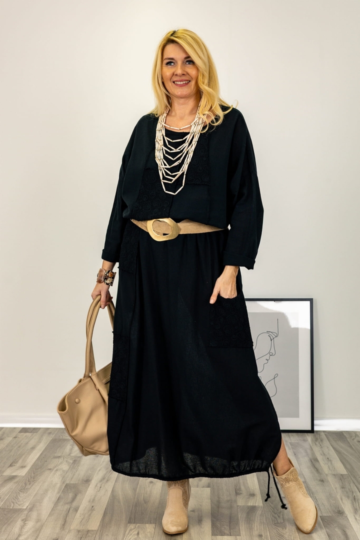 Spódnica damska Benevello czarna maxi z gumką w pasie ażurowymi detalami rozcięciem oraz możliwością regulacji dołu Antaresa.