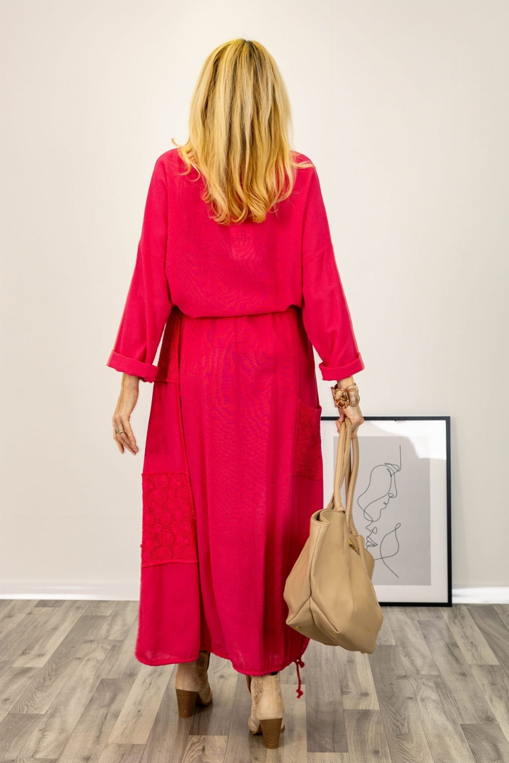 Benevello spódnica fuksja maxi bawełniana z jedną kieszenią rozcięciem po boku ażurowymi wstawkami i gumką w pasie Antaresa.