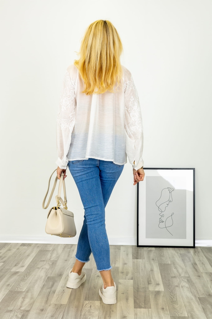 Elegancka koszula Grugliasco biała z wiązaniem przy dekolcie i długim rękawem