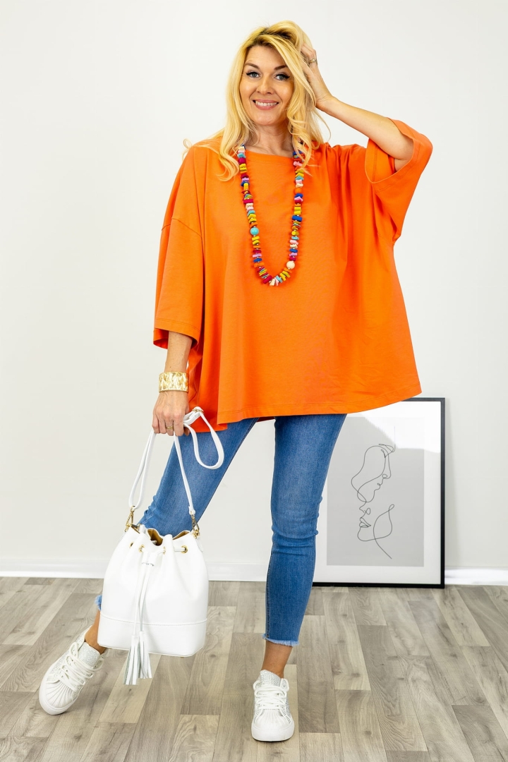 T-shirt damski mega oversize o luźnym kroju z okrągłym dekoltem i obniżonymi ramionami Cadiroggio koralowy