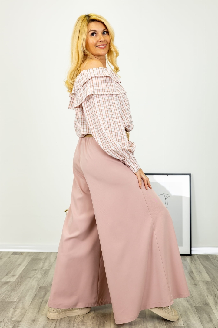 Spodnie Valdisotto pudrowy róż o kroju palazzo z szeroką nogawką