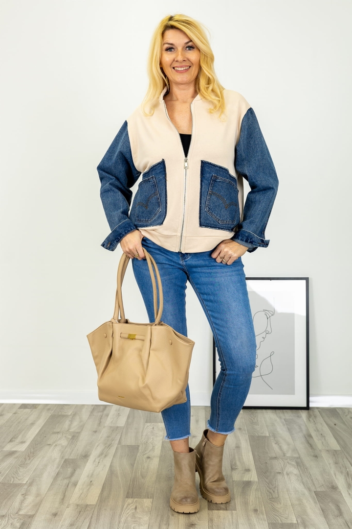 Bluza na suwak Cedrasco beżowa z jeansowymi kieszeniami na przodzie
