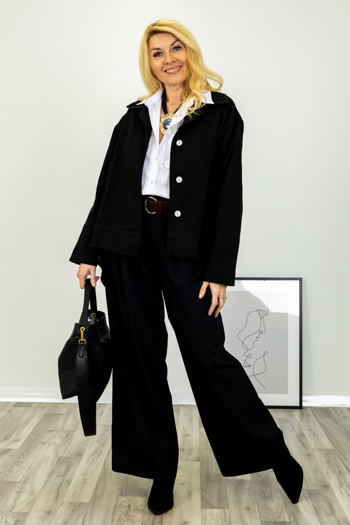 Kurtka asymetryczna na guziki z kołnierzykiem i dekoracyjnymi wstawkami po bokach Pessinetto czarna