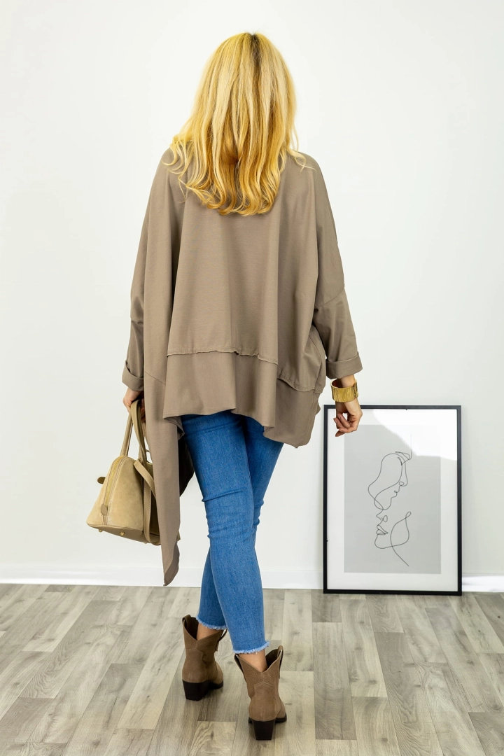 Bluzka asymetryczna oversize z długim rękawem i obniżoną linią ramion Menarolam fango