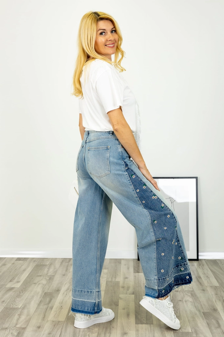 Jeansy Rapolla wide leg z boczną wstawką materiału i strzępionym dołem