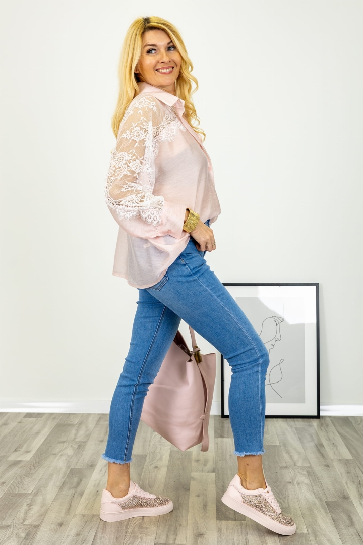 Koszula damska koronkowa z kołnierzykiem zapinana na guziki z długim rękawem Apricena pudrowy róż