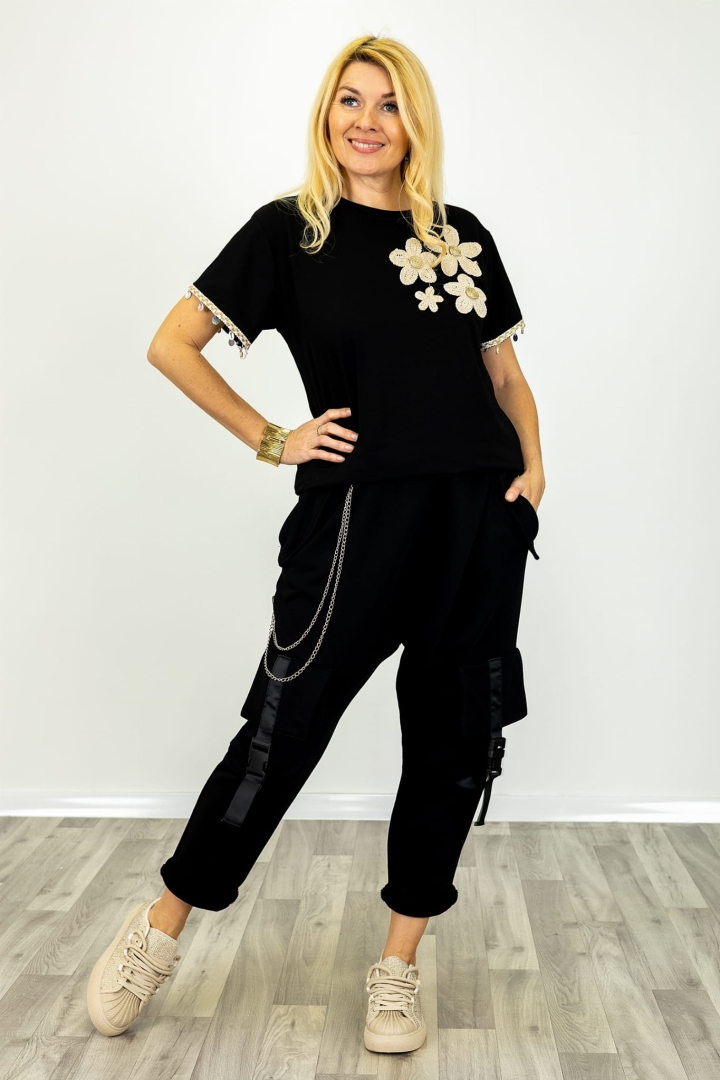 Bluzka T-shirt z aplikacjami szydełkowymi i ozdobnymi muszelkami na rękawach Monteveglio czarna