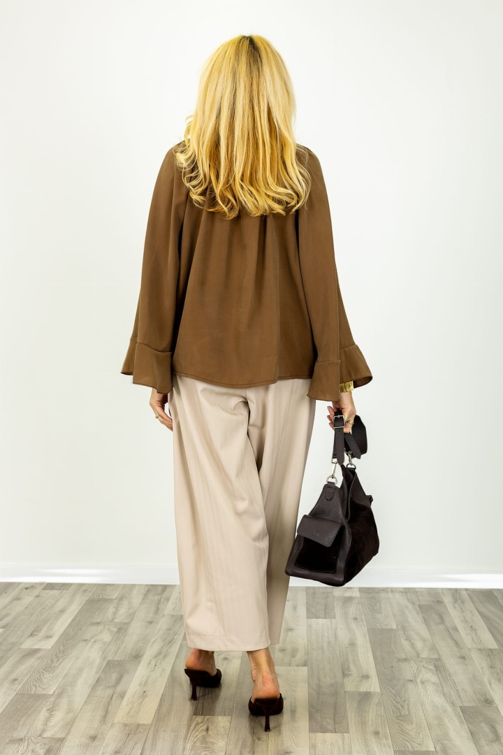 Spodnie Acreide beżowe o szerokich nogawkach i prążkowanej strukturze