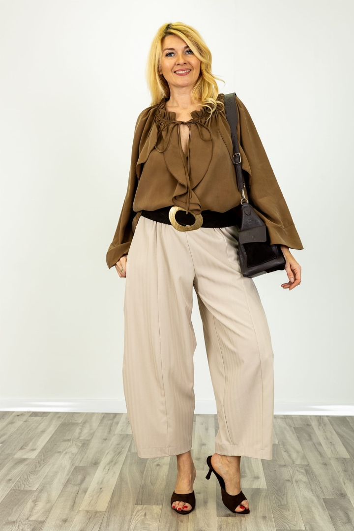 Spodnie wide leg Acreide beżowe z prążkowanego materiału i gumką w pasie