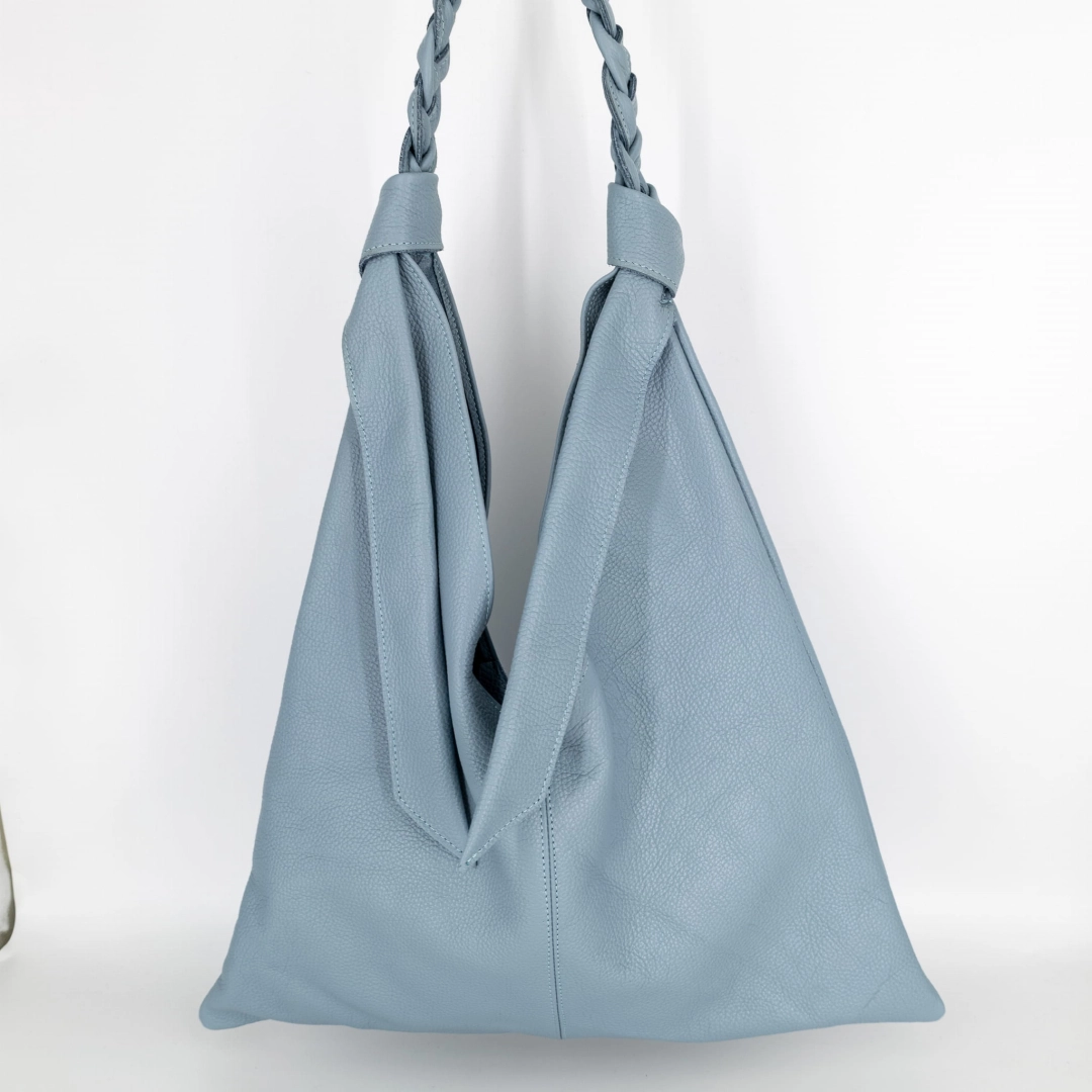 Skórzana torebka shopper błękitna w stylu boho premium.