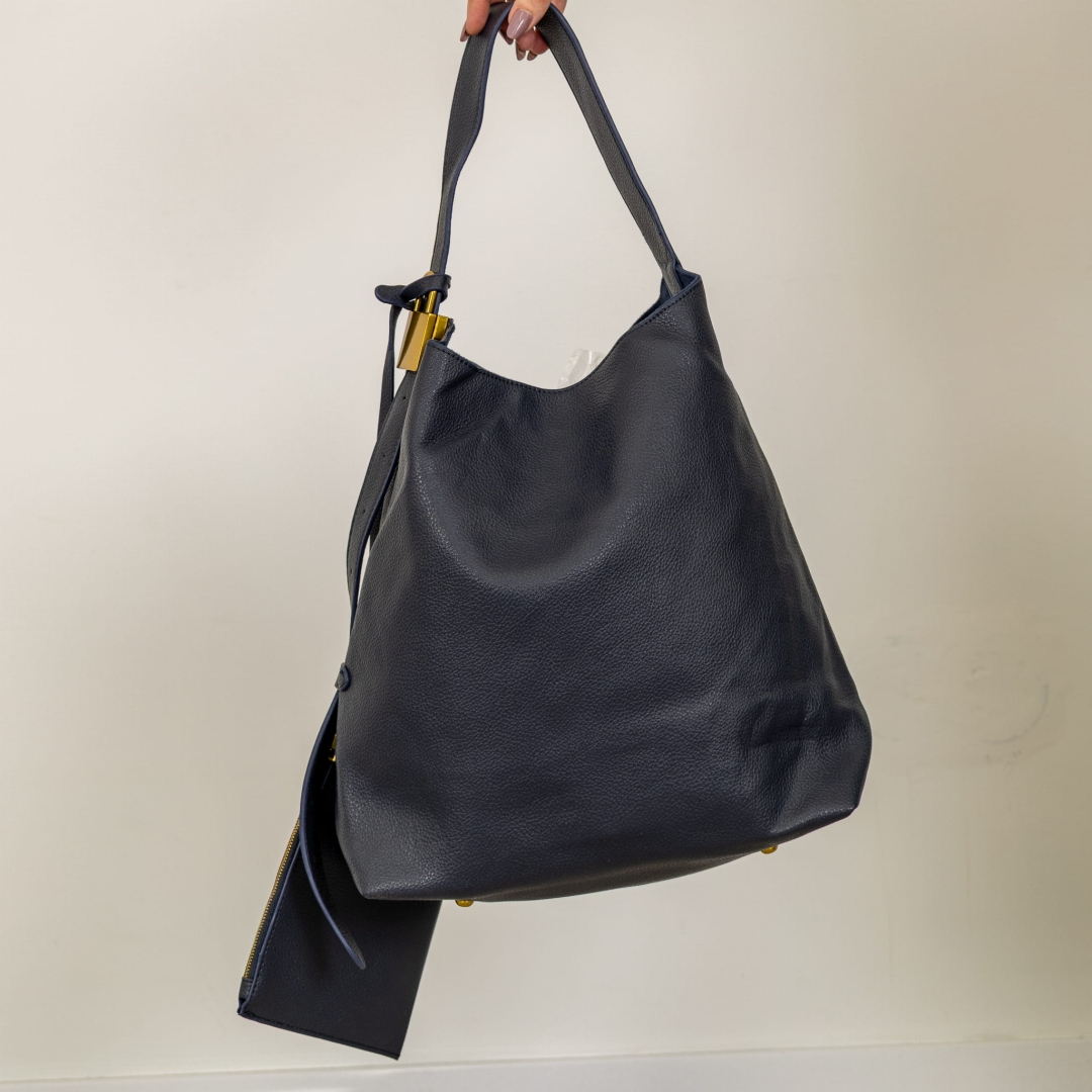 Torebka worek Rancolfo shopperka na ramię z regulowanym uchwytem ozdobną miedzianą kłódką i dodatkową saszetką casualowa granatowa