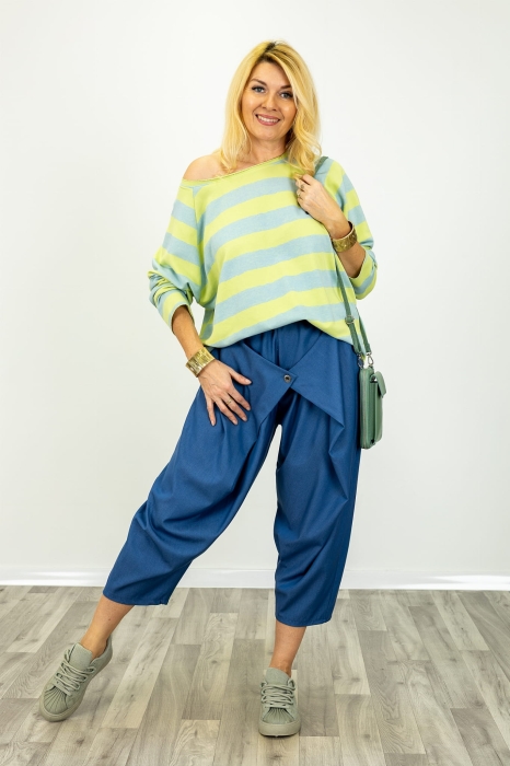 Spodnie Lanzada denim blue na gumce z kopertowym przodem zapinane na guzik z kieszeniami marki Antaresa