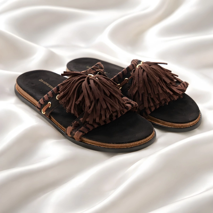 Czarne klapki boho z plecionką i miękką wkładką.