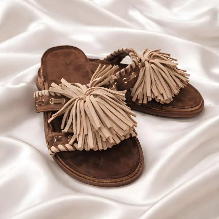 Klapki brązowe z plecionką w stylu boho.