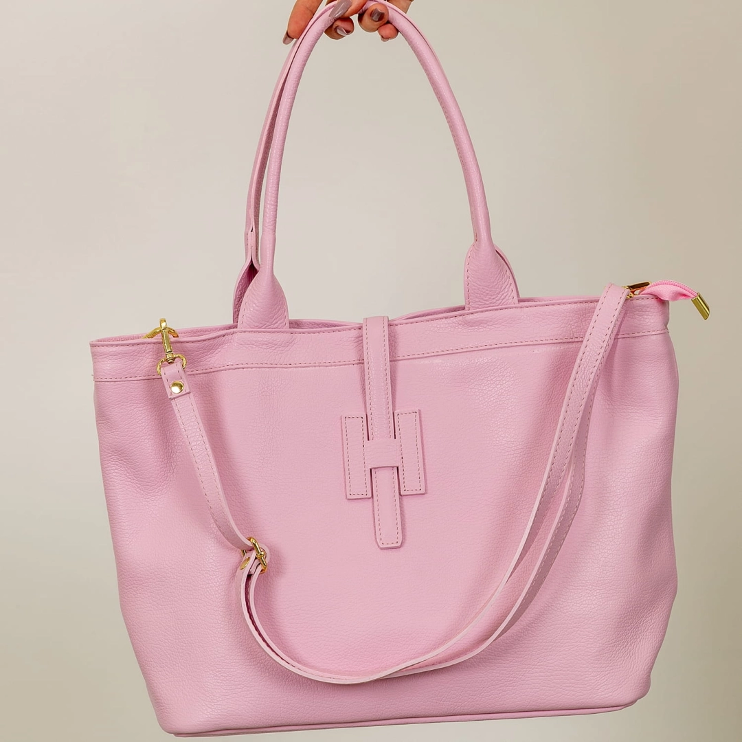 Pojemna skórzana torebka shopper pudrowy róż do codziennego użytku.