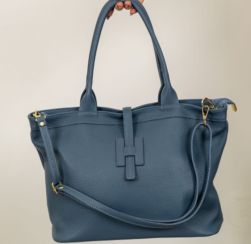 Pojemna skórzana torebka shopper denim blue do codziennego użytku.