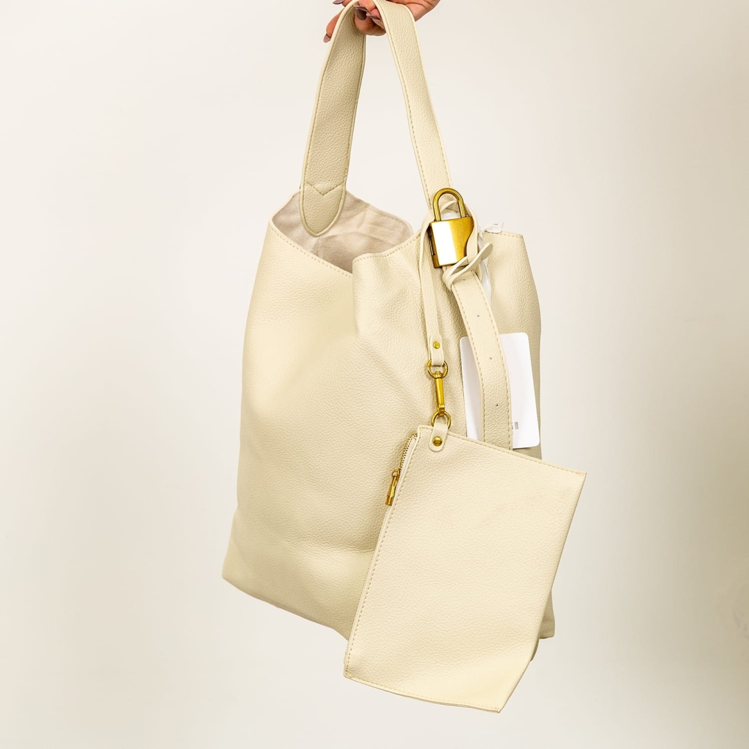 Pojemna torebka damska beżowa jasna mieszcząca laptop i dokumenty.