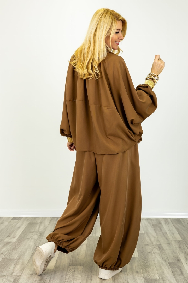 Bomberka damska Mosciano karmelowa o swobodnym kroju z kieszeniami