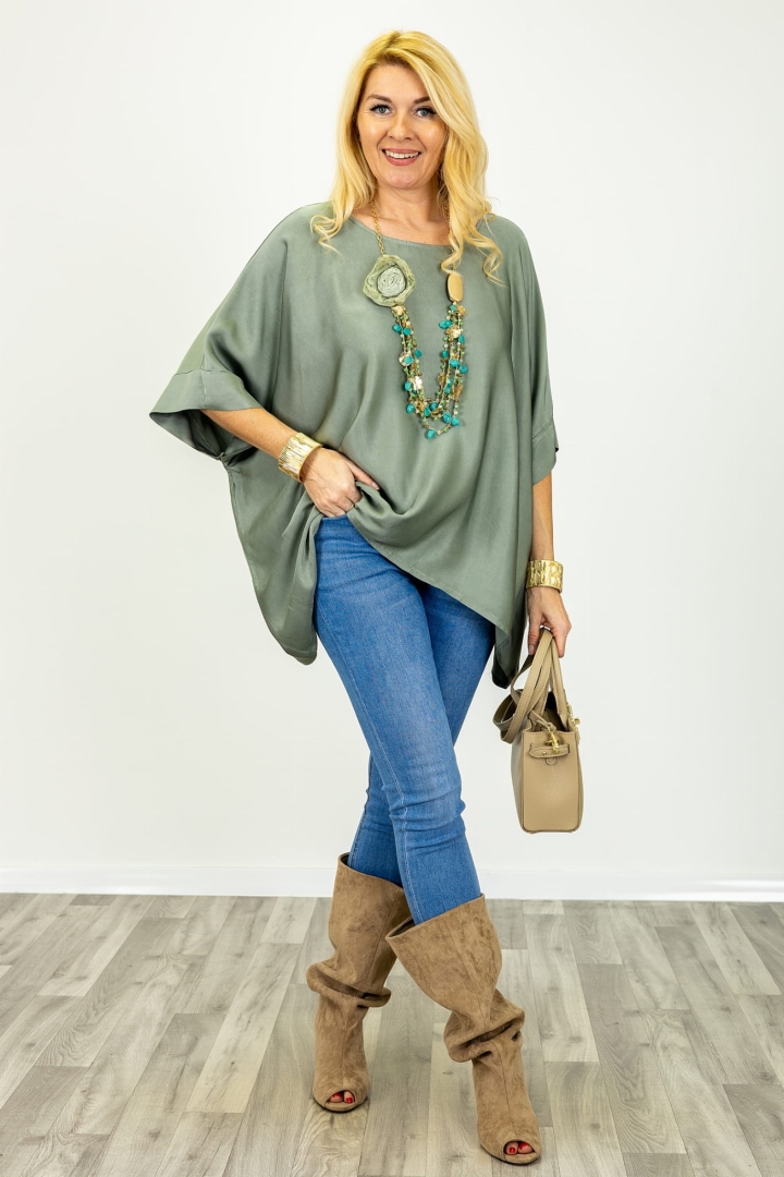 Bluzka satynowa oversize z szerokim rękawem i obniżoną linią ramion plus size Bastianuova khaki